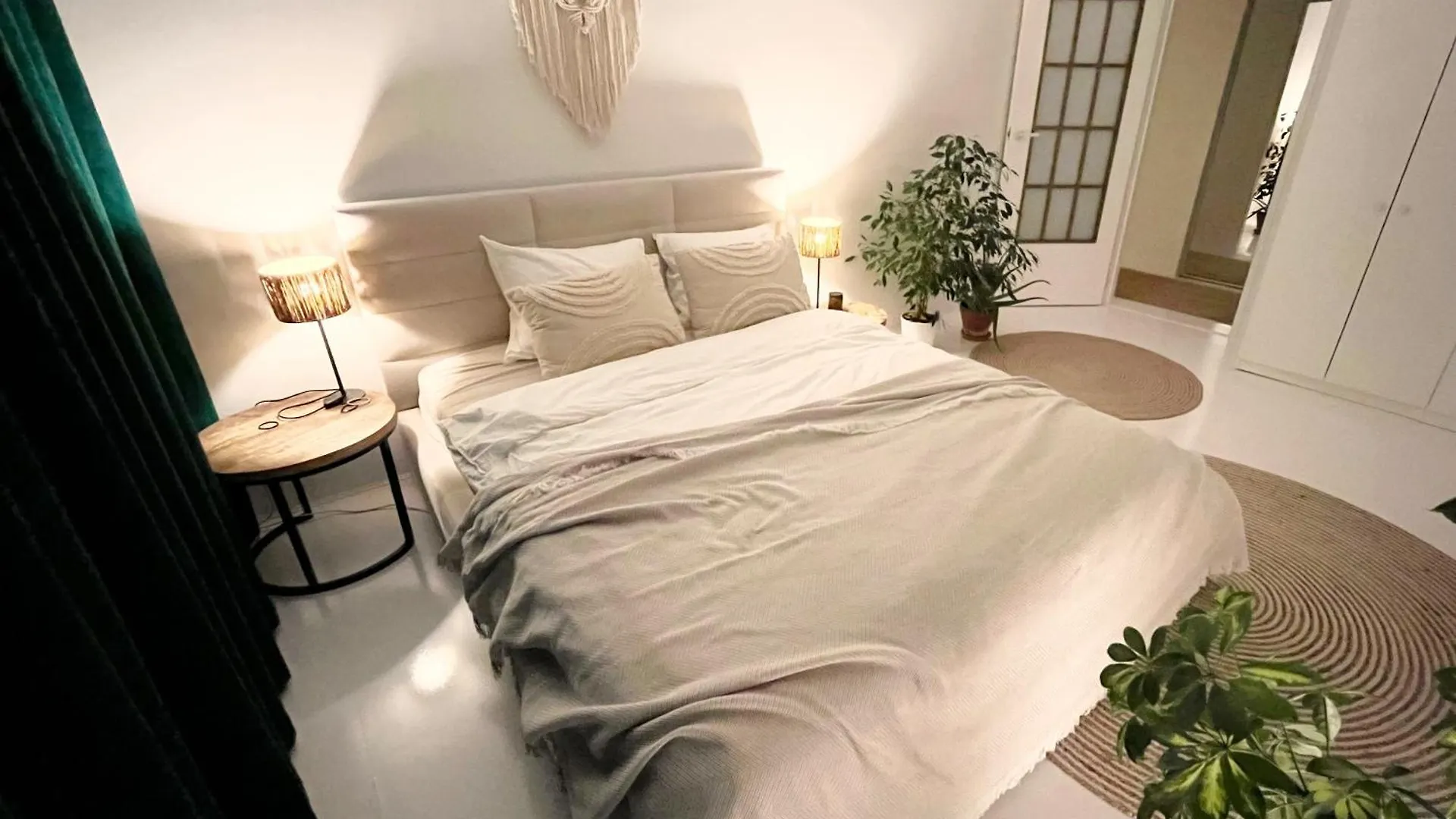 Apartment Urokliwy Azyl W Miescie: Komfort I Spokoj, Projektor I Hi-Fi, 6 Minut Kolejka Do Centrum. Poznan