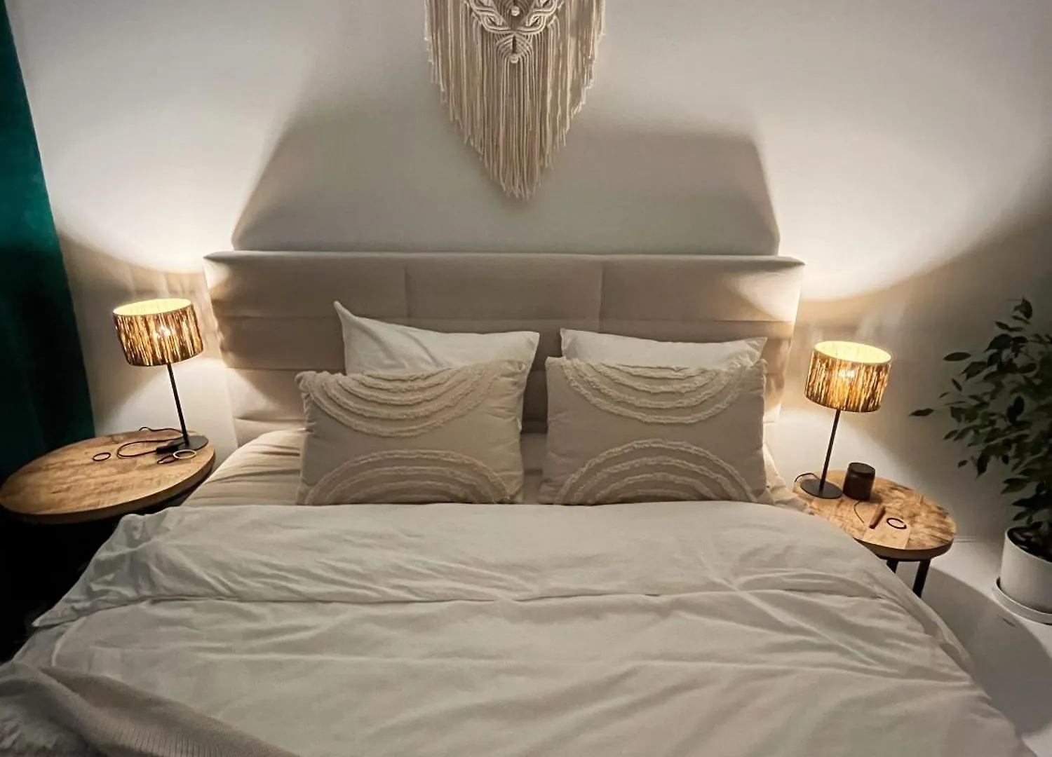 Apartment Urokliwy Azyl W Miescie: Komfort I Spokoj, Projektor I Hi-Fi, 6 Minut Kolejka Do Centrum. Poznan Poland