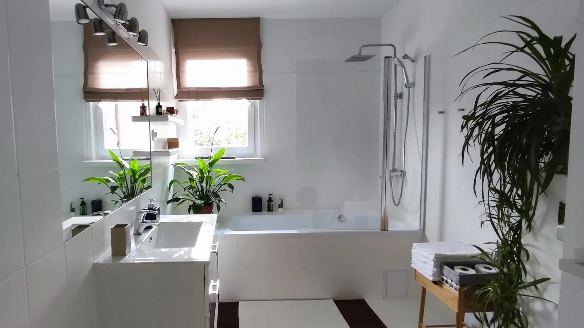 Urokliwy Azyl W Miescie: Komfort I Spokoj, Projektor I Hi-Fi, 6 Minut Kolejka Do Centrum. Poznan