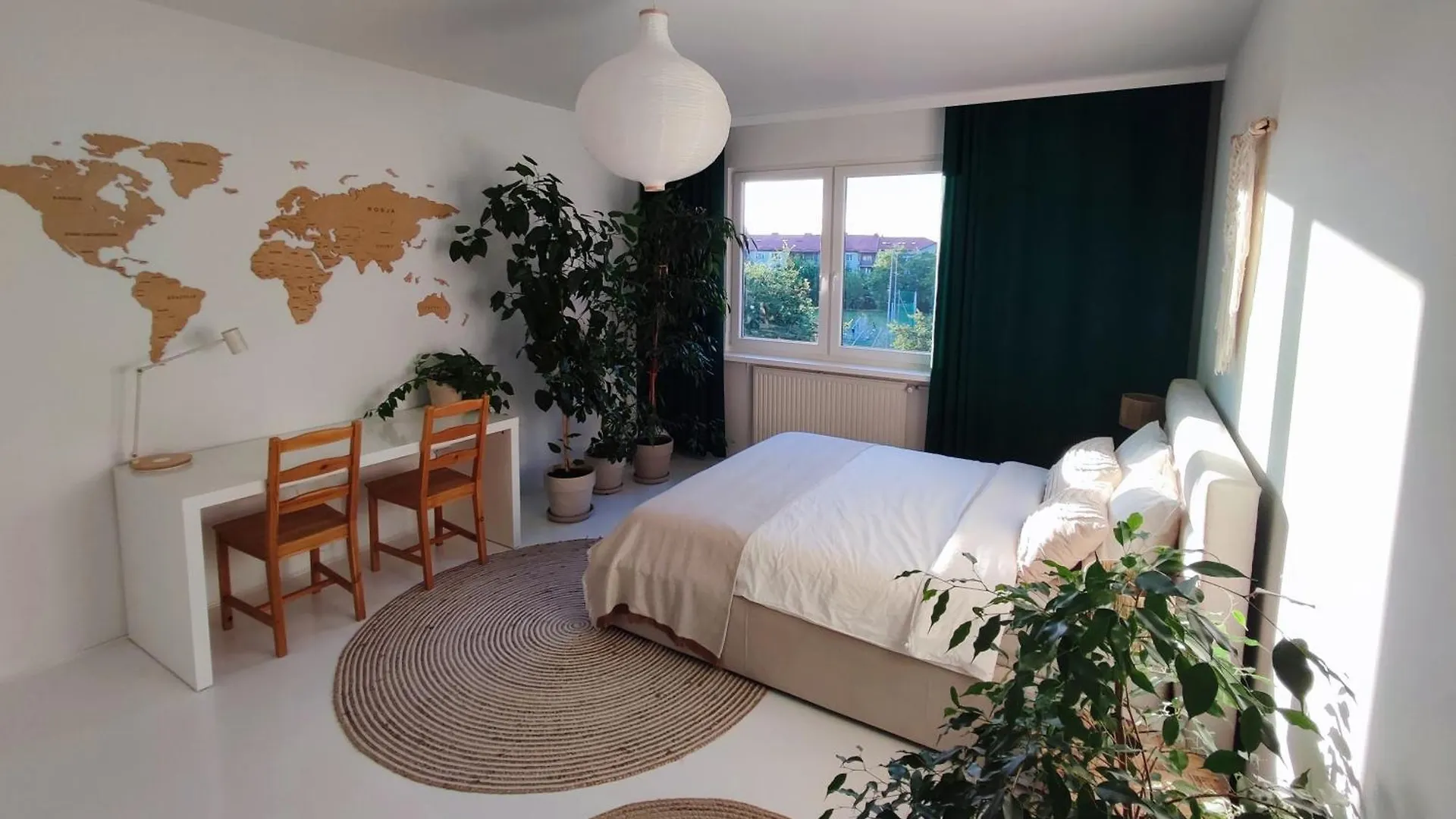 Urokliwy Azyl W Miescie: Komfort I Spokoj, Projektor I Hi-Fi, 6 Minut Kolejka Do Centrum. Poznan Poland