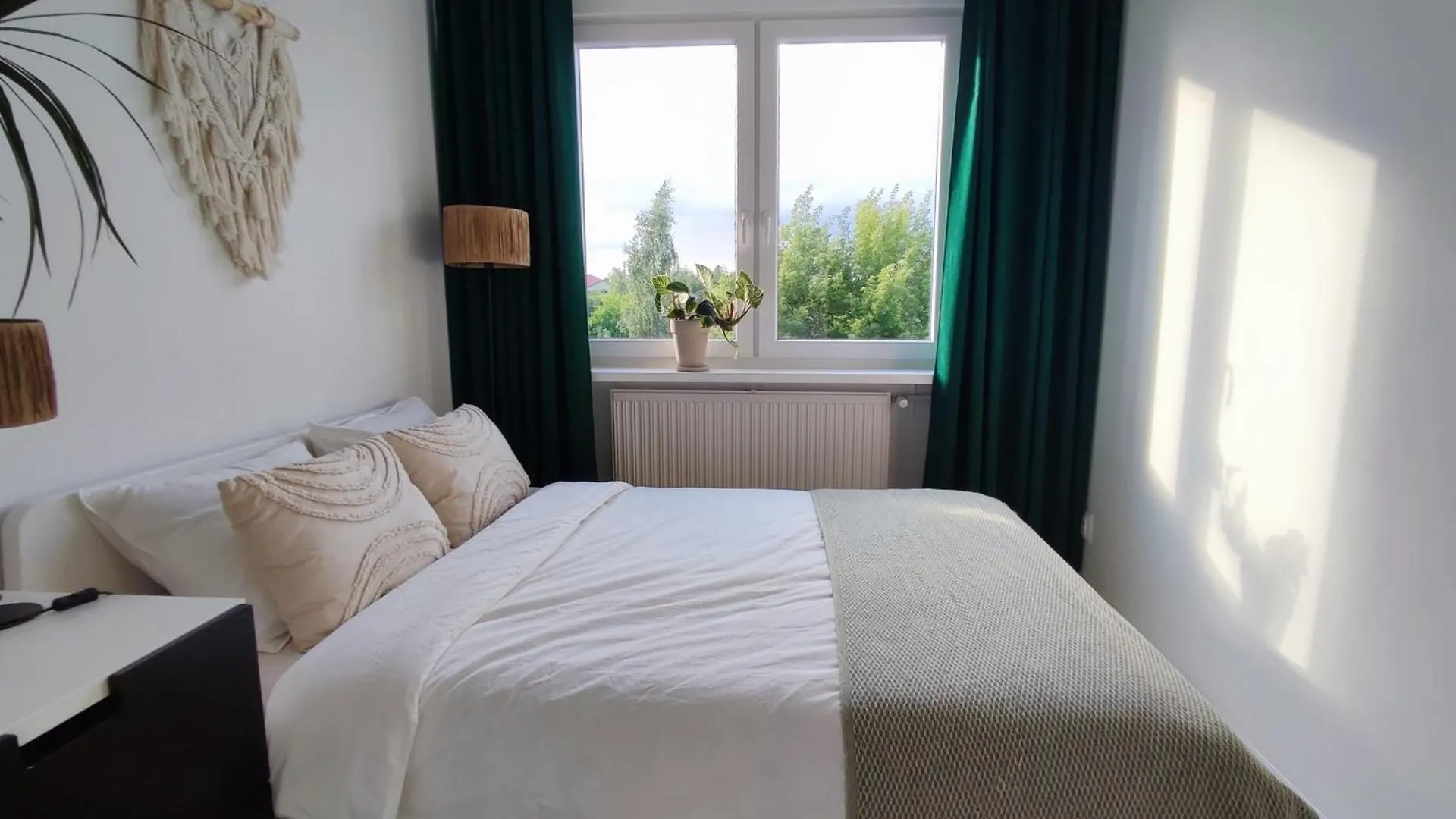 Urokliwy Azyl W Miescie: Komfort I Spokoj, Projektor I Hi-Fi, 6 Minut Kolejka Do Centrum. Poznan Poland